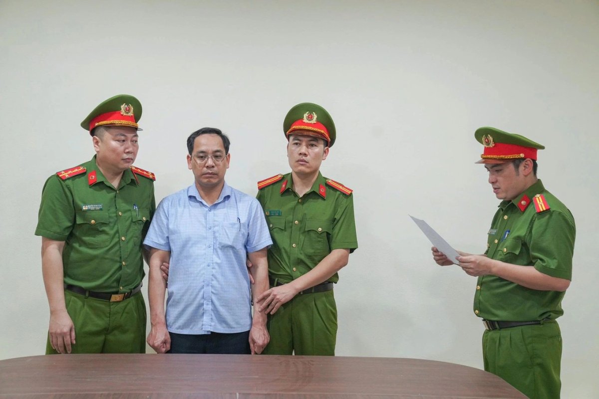 1 Bat Giam Doc Hieu Truong An Chan Tro Cap Cua Nguoi Tam Than Khuyet Tat