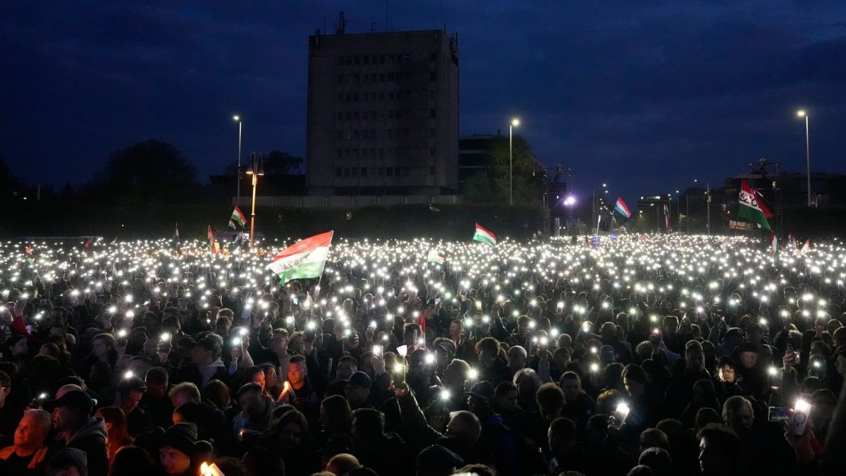 2 Trump Hua Rot Tien Cho Hungary Nhung Chi Neu Orban Thang Cu