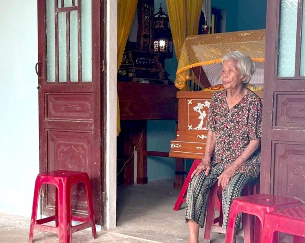 1 Chau Mo Coi Bi Duoi Nuoc Ba Noi 93 Tuoi Than Tho Trong Can Nha Nho