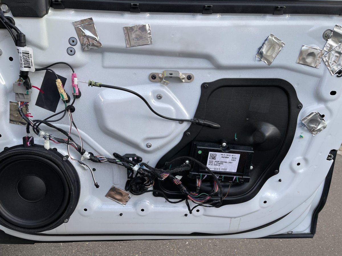 3 Bi Kich 3 Cha Con Tu Vong Trong Xe Tesla O Duc Do He Thong Cua Khan Cap Bi Loi