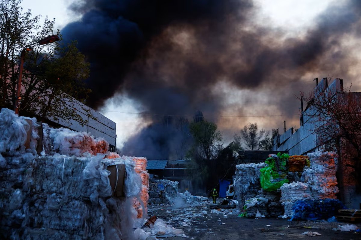 2 Ukraine Rung Chuyen Truoc Loat Tan Cong Ten Lua Va May Bay Khong Nguoi Lai Quy Mo Lon