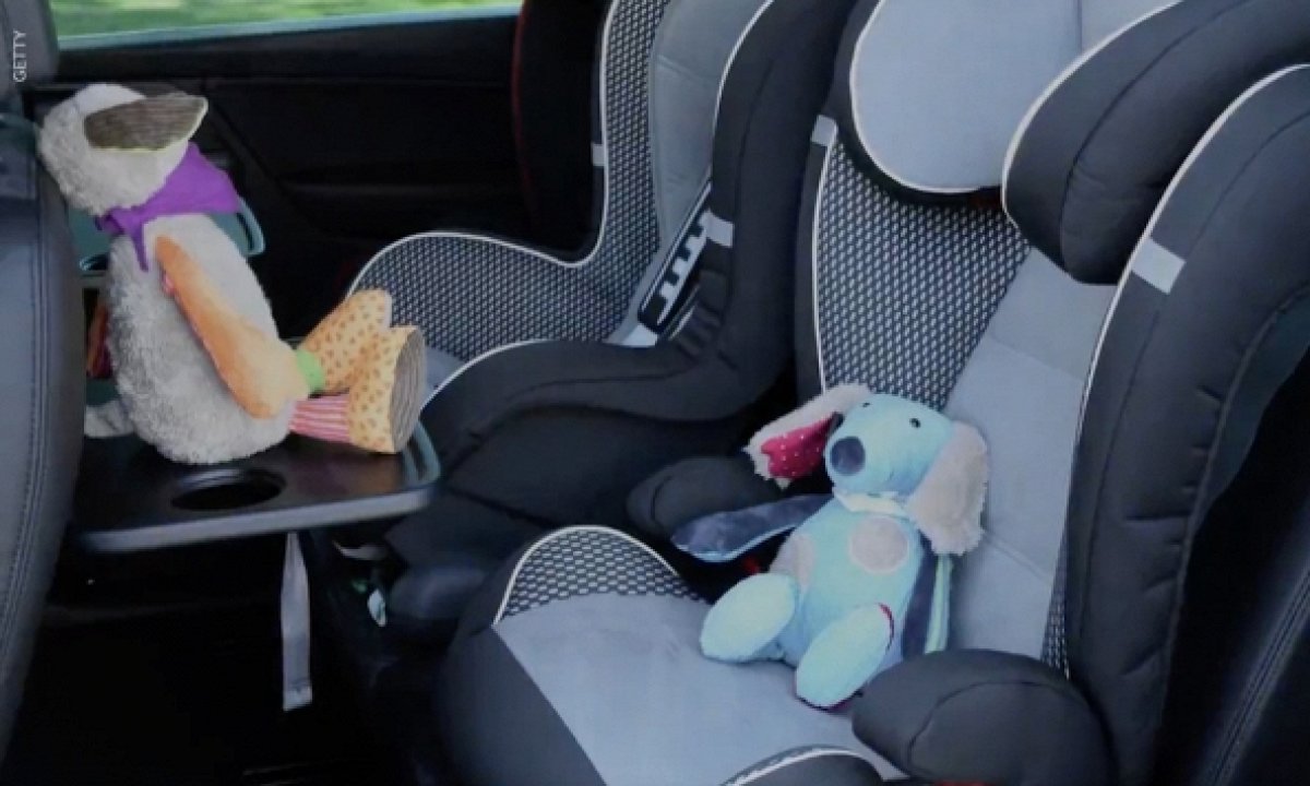 1 Be Gai Tu Vong Sau Hon 5 Tieng Bi Bo Quen Tren Oto O Nghe An