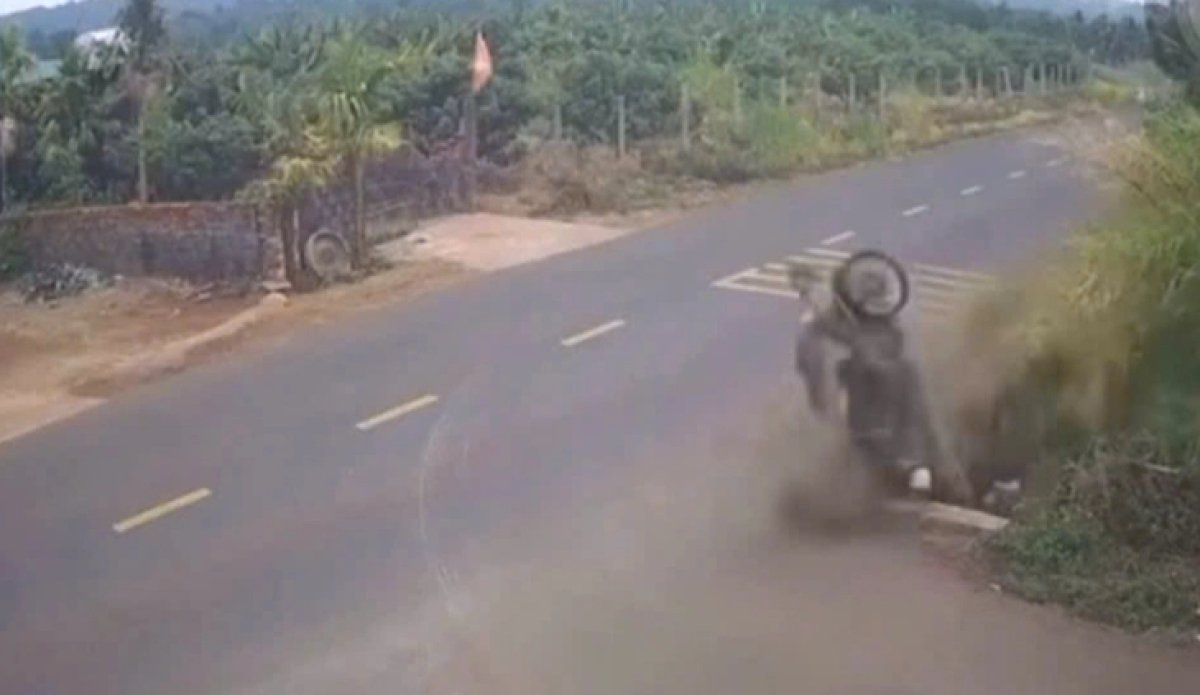 Đình chỉ thiếu tá CSGT để điều tra vụ tai nạn làm nam sinh lớp 12 tử vong