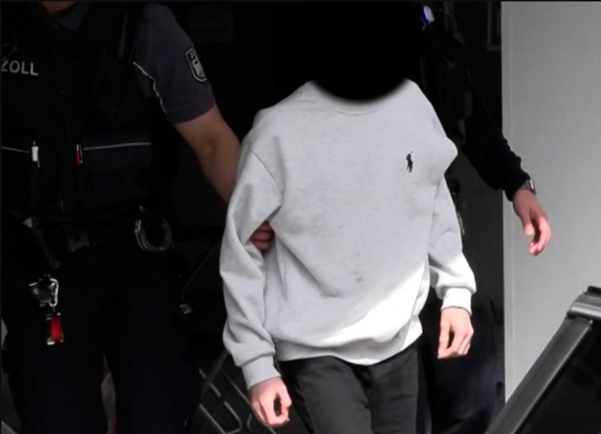 1 Dot Kich Loat Tiem Nail Tai Koln Phat Hien Nhan Vien Song Kho So Canh Hoa Chat Trong Tang Ham