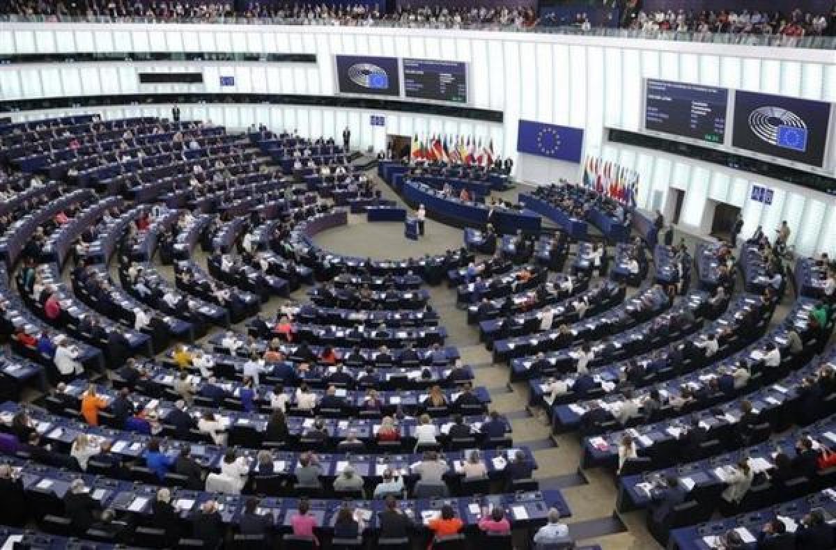 1 Nga Doi Mat Hai Bat Loi Lon Sau Cu Dao Chieu Chinh Tri O Hungary