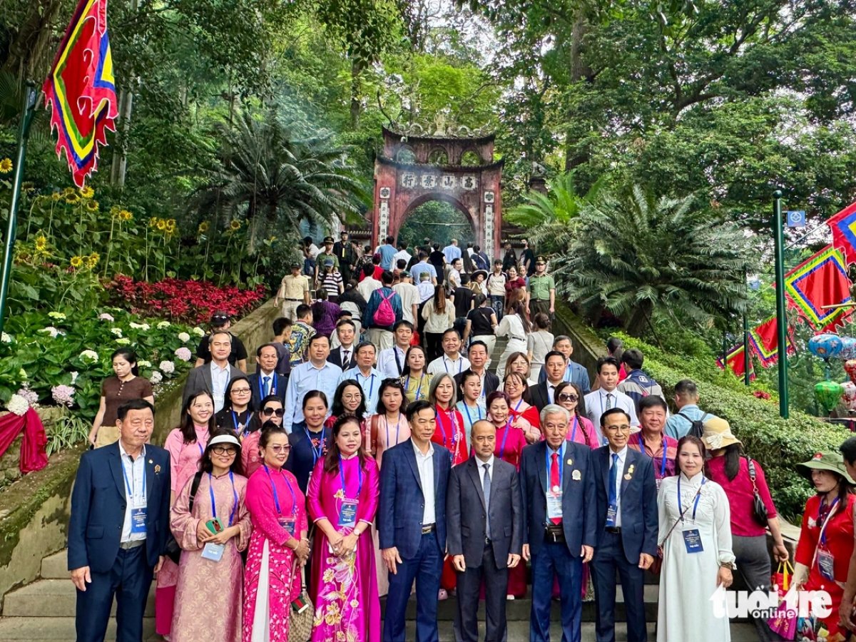 1 Kieu Bao Viet Nam Tu Muon Phuong Ve Gio To Hung Vuong