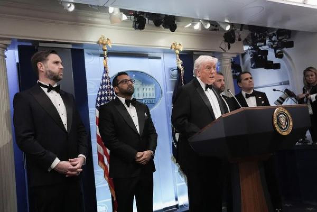 1 Ong Trump Hop Bao Sau Vu No Sung O Tiec Bao Chi Thong Tin Ve Nghi Pham