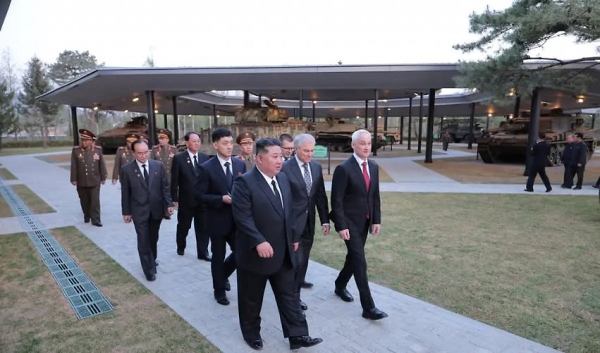 1 Trieu Tien Trung Bay Xe Tang Leopard 2 Va Loat Khi Tai Phuong Tay Thu Giu Tai Nga