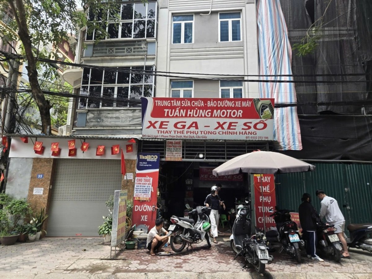 3 Vu Be Gai 4 Tuoi Bi Bao Hanh Cha Duong Dung Voi Hoa Sen Xit Nuoc Vao Mieng Mui Nan Nhan