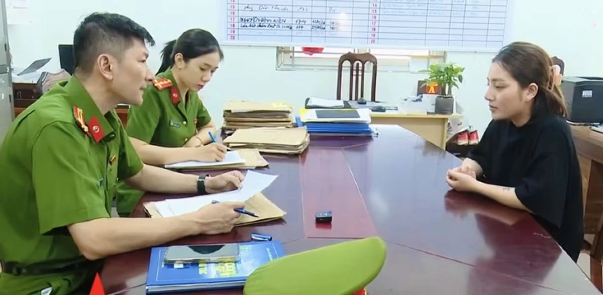 2 Me Be Gai 4 Tuoi Bi Bao Hanh Den Chet Toi Khong Xung Dang La Me