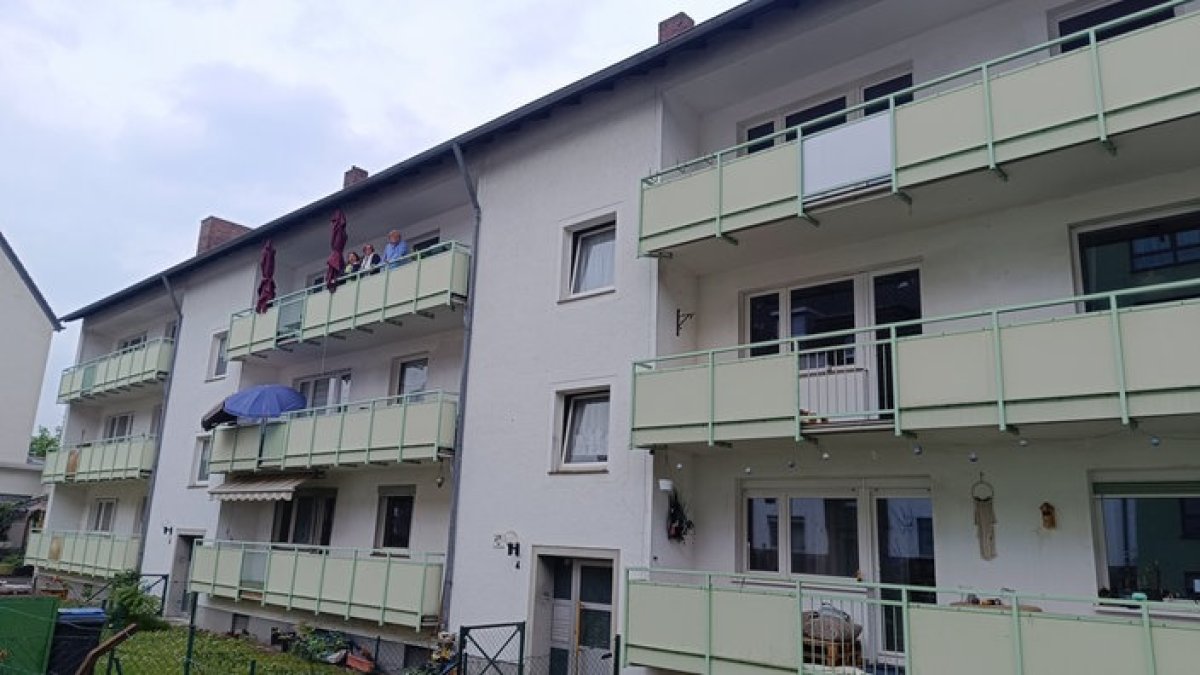 2 Cu Ba 100 Tuoi Doi Mat Nguy Co Mat Nha Sau 56 Nam Gan Bo Tai Cologne Duc