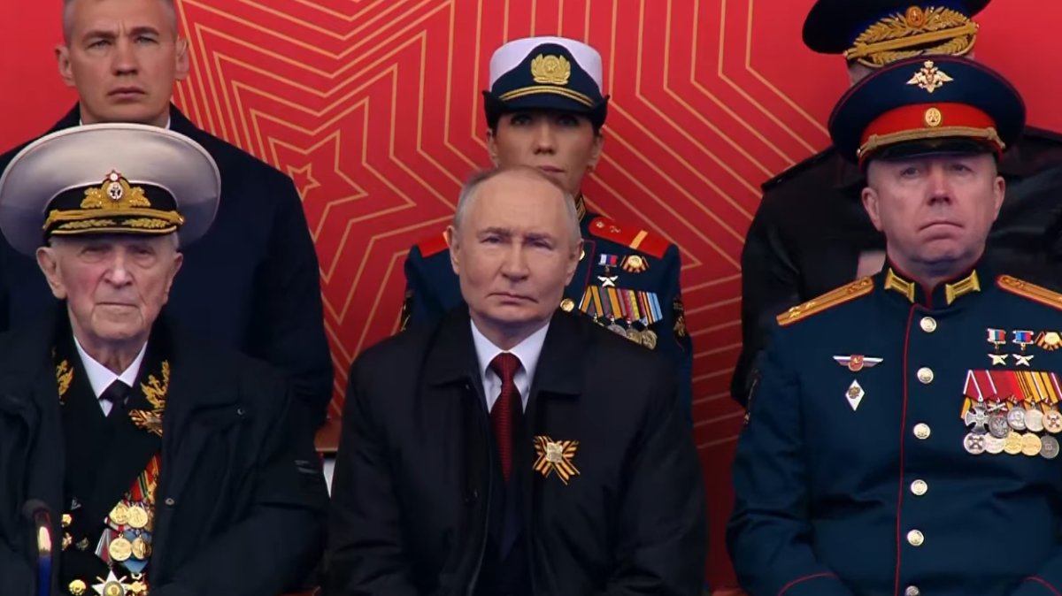 3 Gioi Chuc Nga Dan Nhan Ra Ong Putin Dang Dua Dat Nuoc Vao Ngo Cut