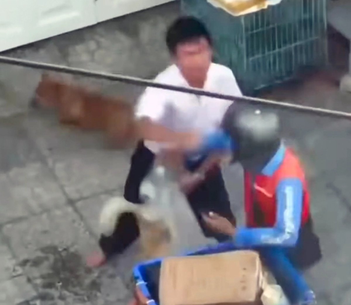 1 Xac Minh Clip Nam Shipper Bi Danh Vi Tu Choi Cat Long Cho Cho Khach