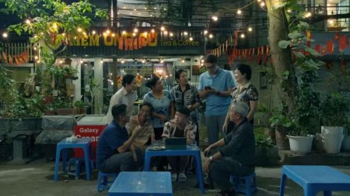 1 Chuyen Khu Tap The Cu Len Phim Duoi O Cua Sang Den