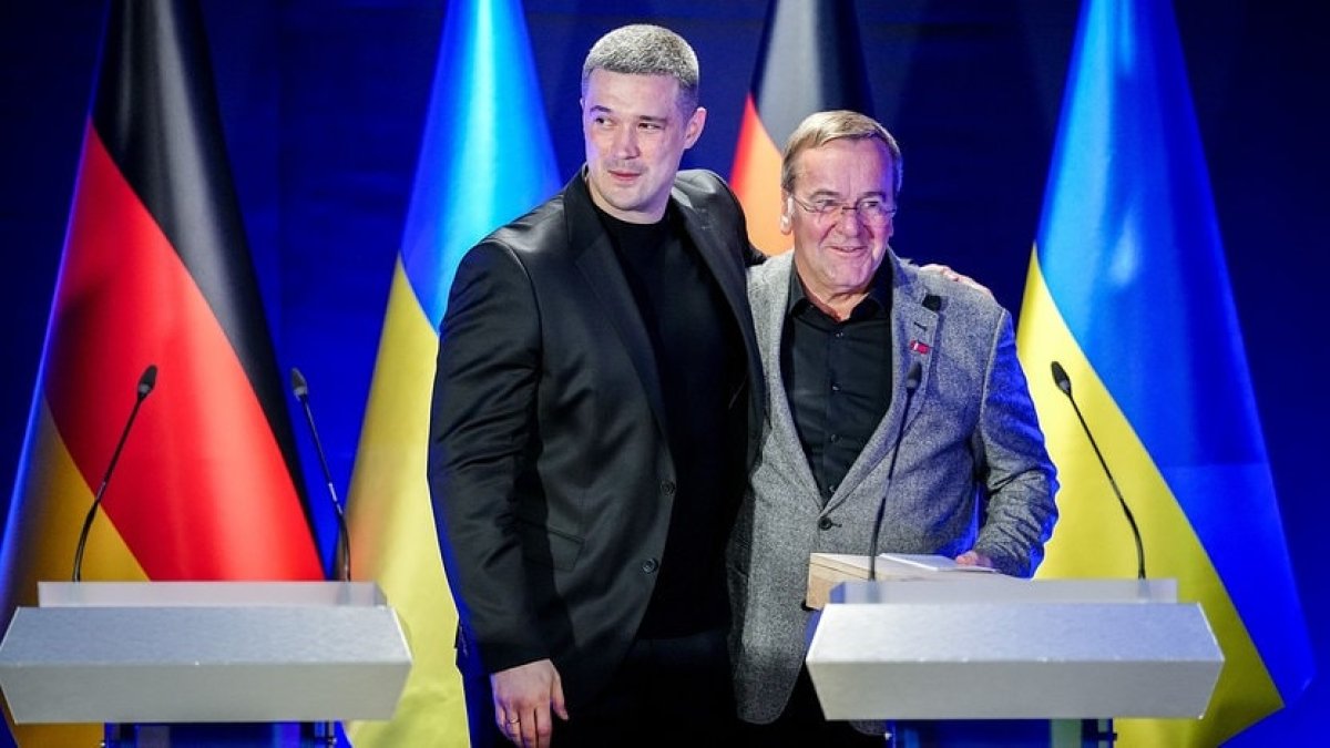 1 Duc Va Ukraine Hop Tac San Xuat Vu Khi Tam Xa Hien Dai