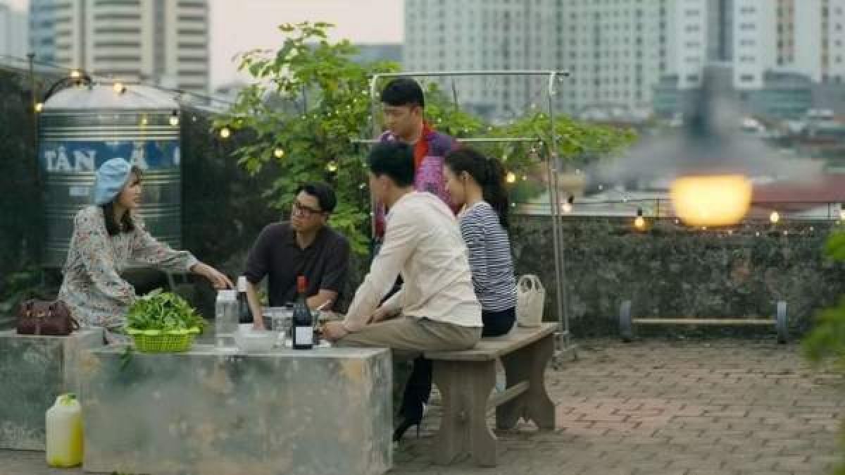 2 Chuyen Khu Tap The Cu Len Phim Duoi O Cua Sang Den