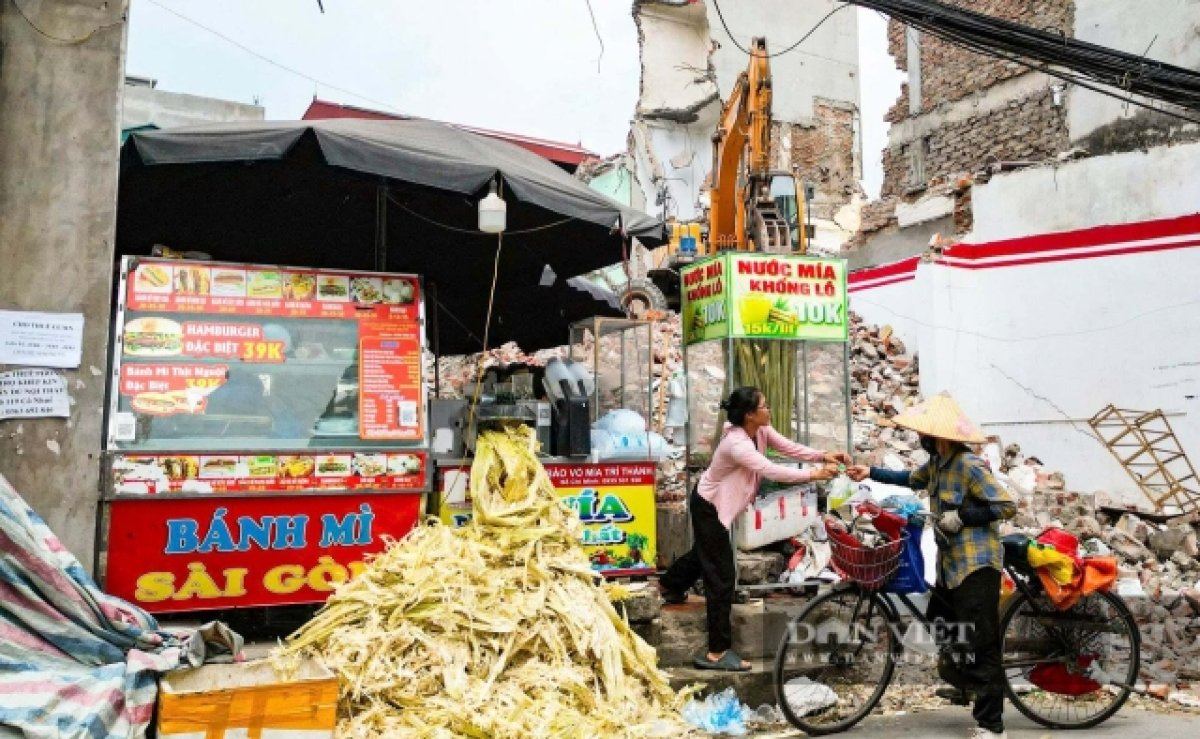 10 Nguoi Dan Di Doi Phuc Vu Du An Duong 10 Lan Phia Tay Ha Noi