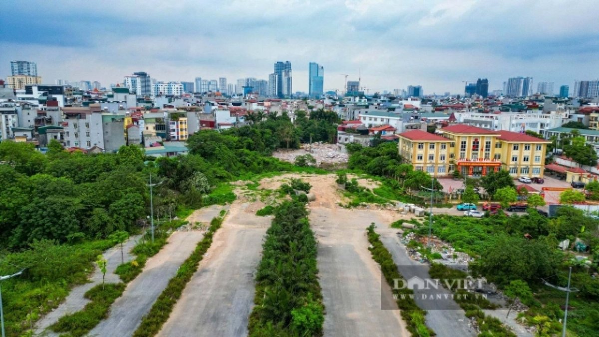 4 Nguoi Dan Di Doi Phuc Vu Du An Duong 10 Lan Phia Tay Ha Noi