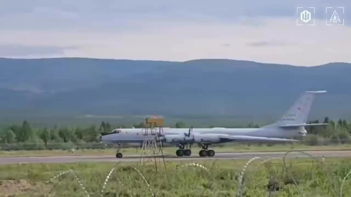 1 Ukraine Tuyen Bo Pha Huy Hai May Bay Sat Thu San Ngam Nga