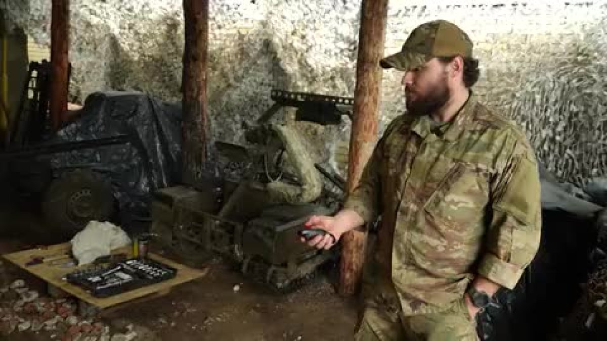 2 Ukraine Dat Loi The Tren Chien Truong Nho Robot Drone Va Xe Tang Dieu Khien Tu Xa