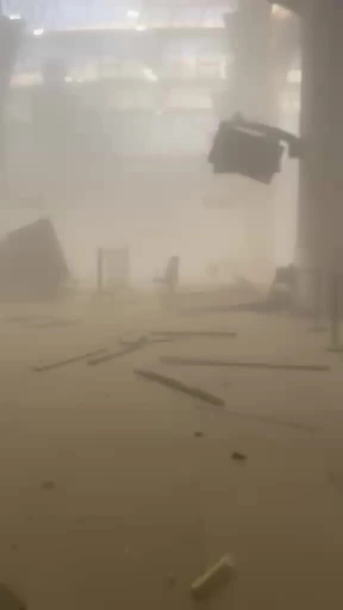 2 San Bay Quoc Te Kuwait Hu Hai Nang Khi Iran Tap Kich