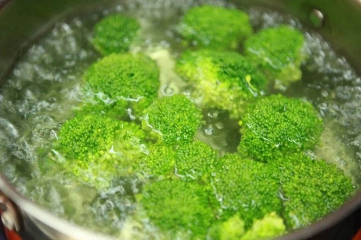 2 Dung Chi Uong Nuoc De Giam Can Mua He 5 Thuc Pham An Buoi Toi Giup Co The Dot Mo Ngay Ca Khi Dang Ngu