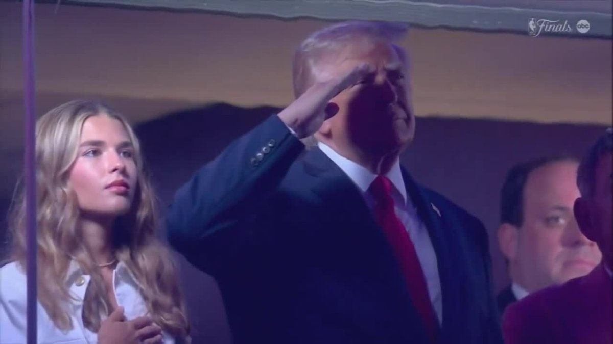 1 Hao Quang Cua Ong Trump Dan Phai Trong Gioi Giai Tri My