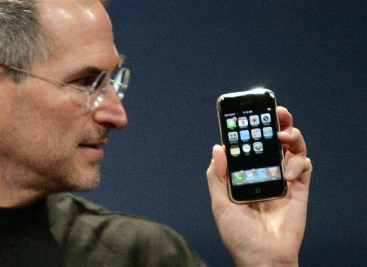 4 Steve Jobs Tu Dua Tre Bi Choi Bo Den Bieu Tuong Cong Nghe