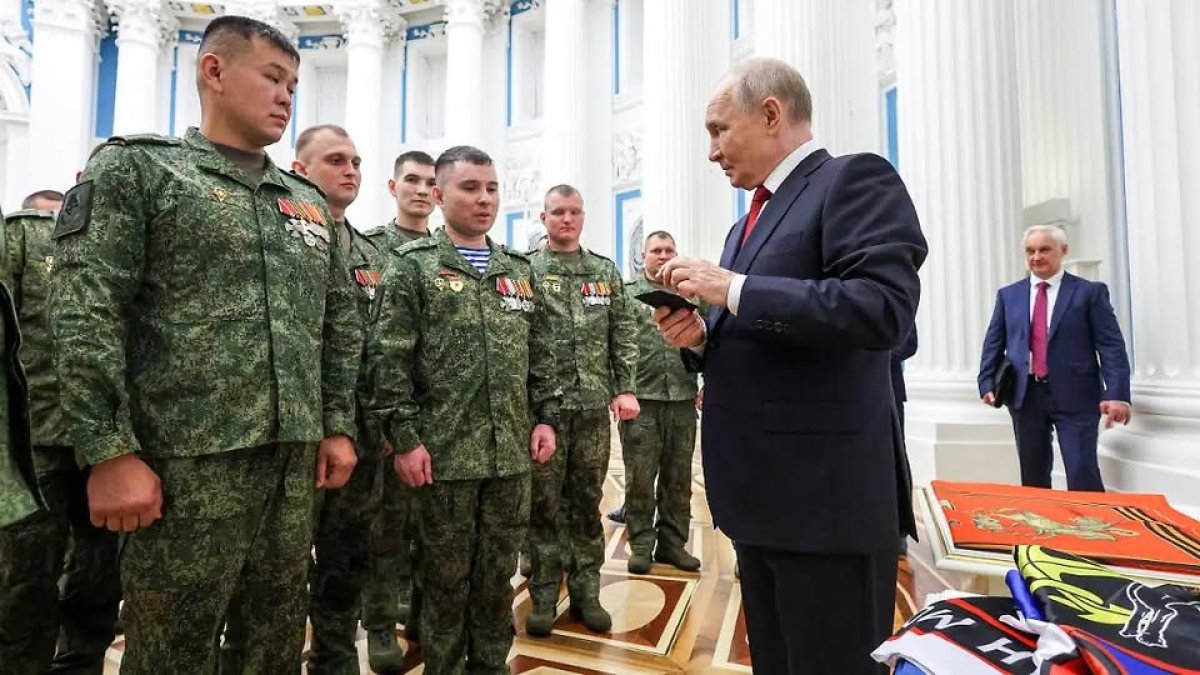 1 Putin To Ra Tu Tin Ve Chien Thang Trong Khi Binh Linh Phan Nan Ve May Bay Khong Nguoi Lai Cua Ukraine