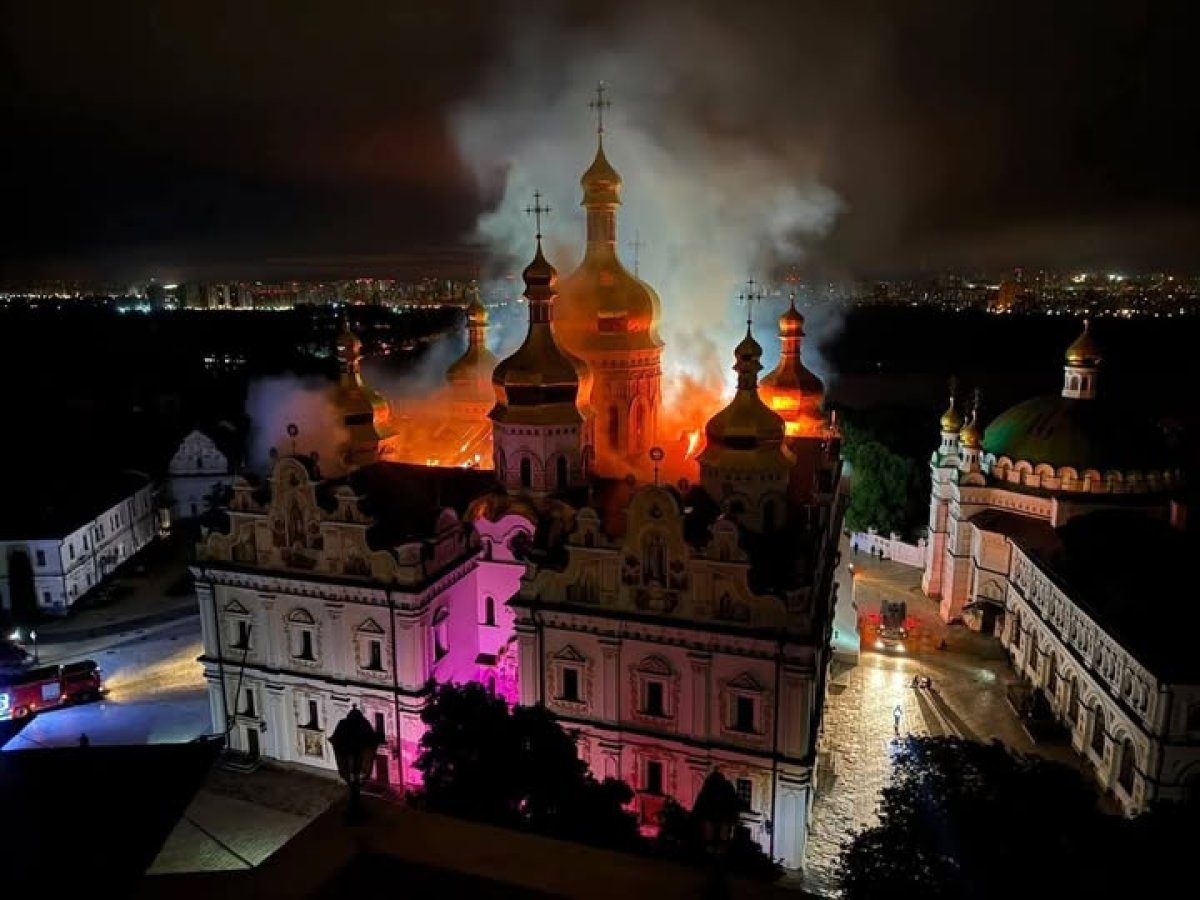 1 Nga Tan Cong Nha Tho Ngan Nam Tuoi O Kyiv Bieu Tuong Van Hoa Bi Thieu Rui
