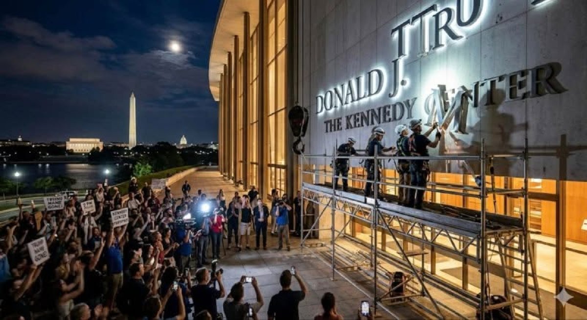 1 Ten Cua Trump Bi Go Khoi Toa Nha Trung Tam Kennedy