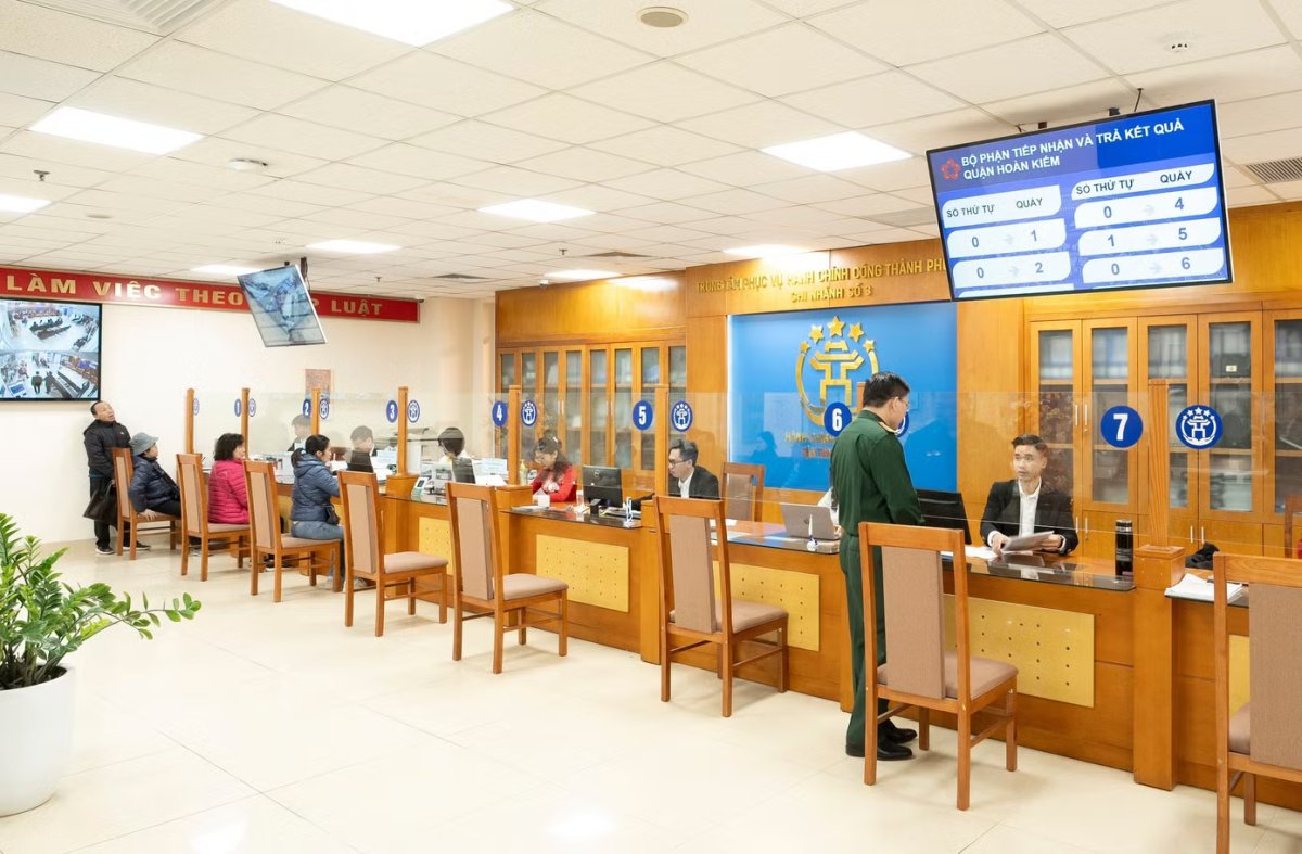 1 Ha Noi Cu Ba Gan 100 Tuoi Suc Khoe Yeu Bi Bat Buoc Den Phuong Lam Thu Tuc Hanh Chinh
