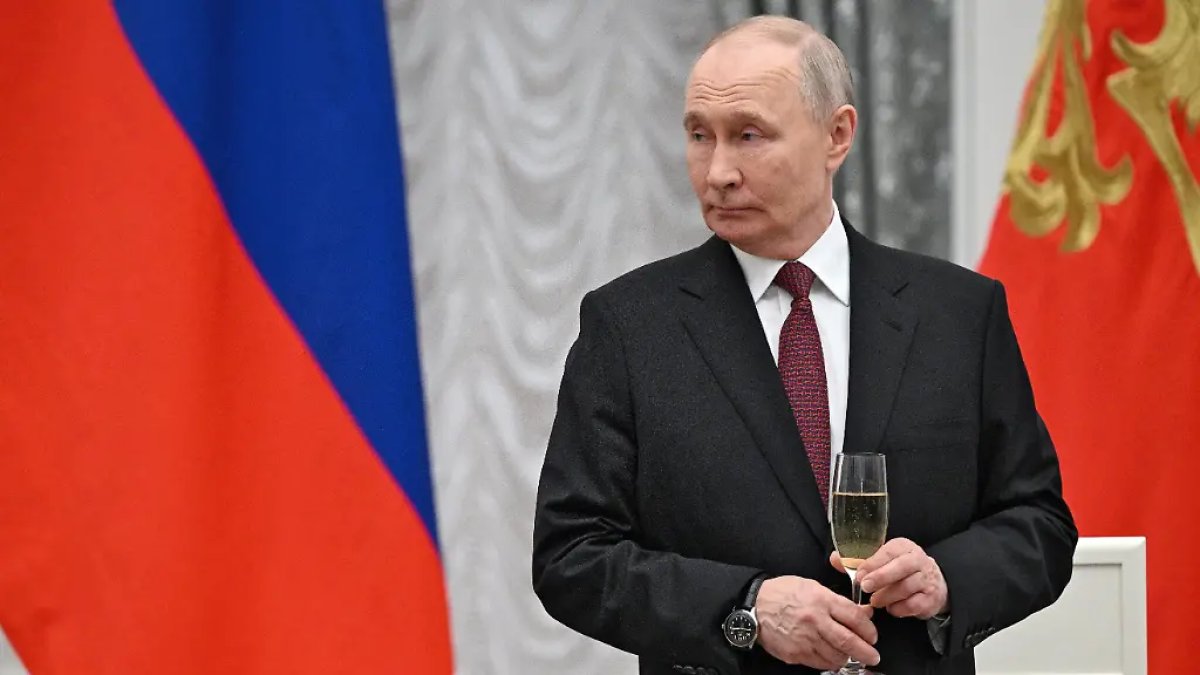 3 Dien Kremlin Rung Chuyen Moscow Doi Mat Ap Luc Quan Su Va Nhung Vet Nut Quyen Luc