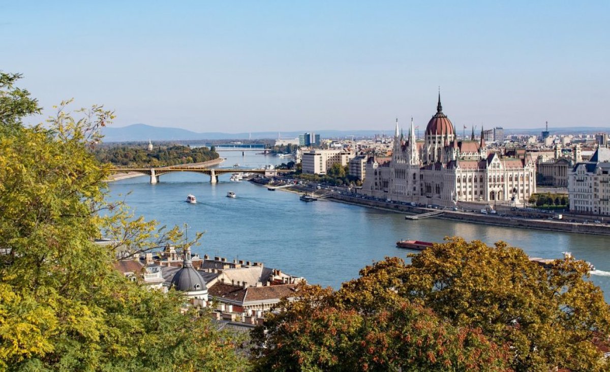 6 Budapest Ve Dep Quyen Ru Cua Vien Ngoc Quy Ben Dong Danube