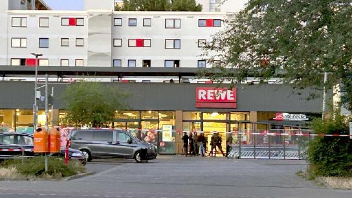 2 Vu Bat Giu Con Tin Gan 12 Gio Tai Sieu Thi Berlin Luc Luong Dac Nhiem Giai Cuu Thanh Cong Khong Ai Bi Thuong Nang
