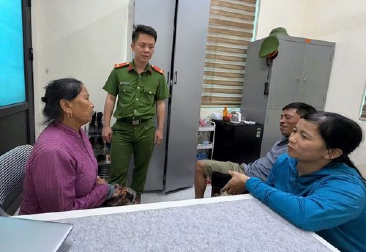 Cụ bà ở Nghệ An suýt mất 250 triệu đồng vì nghe cuộc điện thoại dọa chuyển tiền để “phục vụ điều tra”