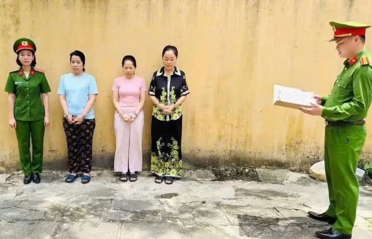1 Vi Sao Nhieu Cua Hang Kim Cuong O Viet Nam Dot Ngot Dong Cua