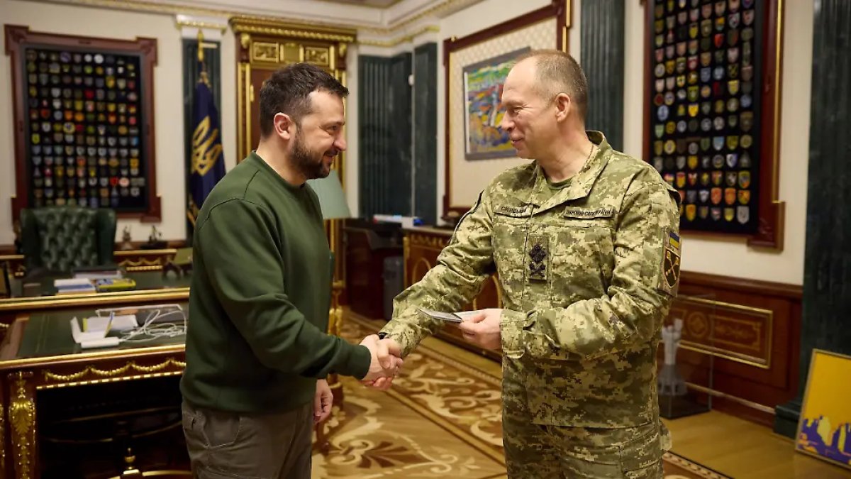 1 Ap Luc Du Luan Qua Lon Tong Thong Zelensky Cach Chuc Tong Tu Lenh Syrskyy