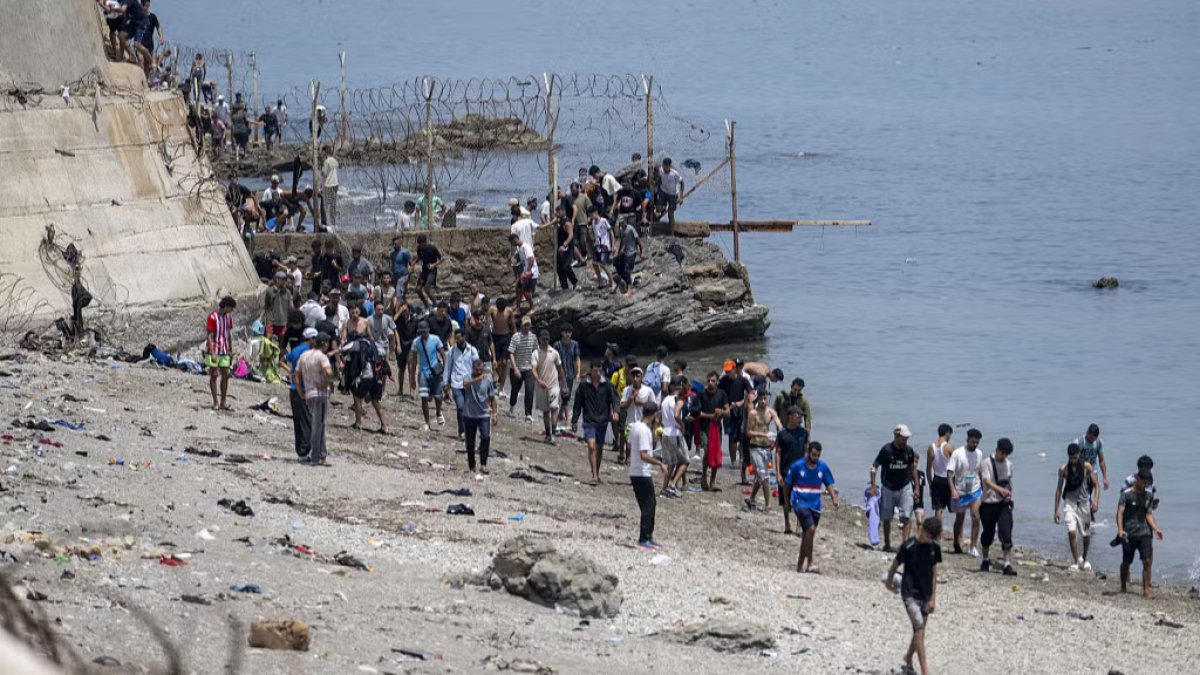 1 Ceuta La Gi Vi Sao Vung Dat Nho O Bac Phi Bat Ngo Tro Thanh Tam Diem Khung Hoang Di Cu Chau Au