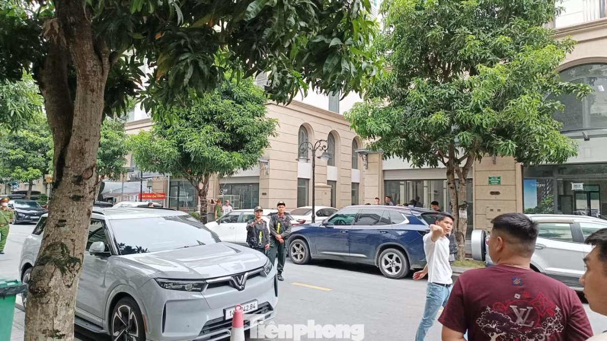 1 Nong Kham Xet Noi O Cua Huan Hoa Hong