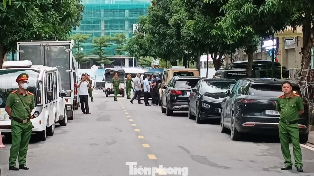 3 Nong Kham Xet Noi O Cua Huan Hoa Hong