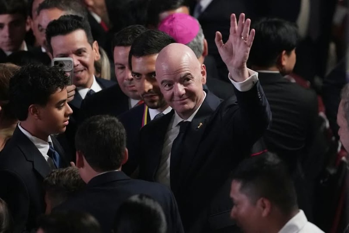 1 Cao Buoc Moi Infantino Dung Quy Uefa Chi Tra Cho Nguoi Tinh Thoi Lam Tong Thu Ky