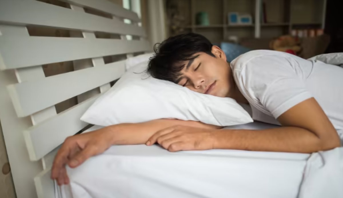 1 Vi Sao Co Nguoi Van Ngu Ngon Du Troi Sap