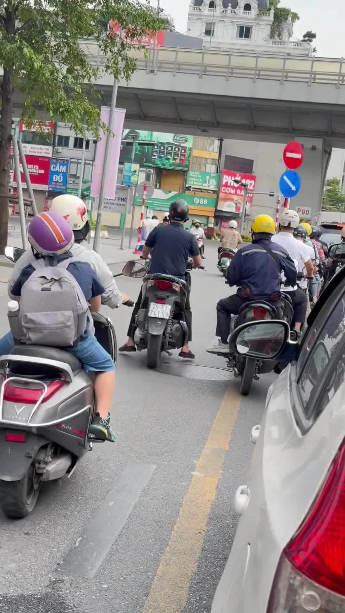 3 Het Thoi Lai Xe Tuy Tien Khi Camera Ai Giang Khap Pho