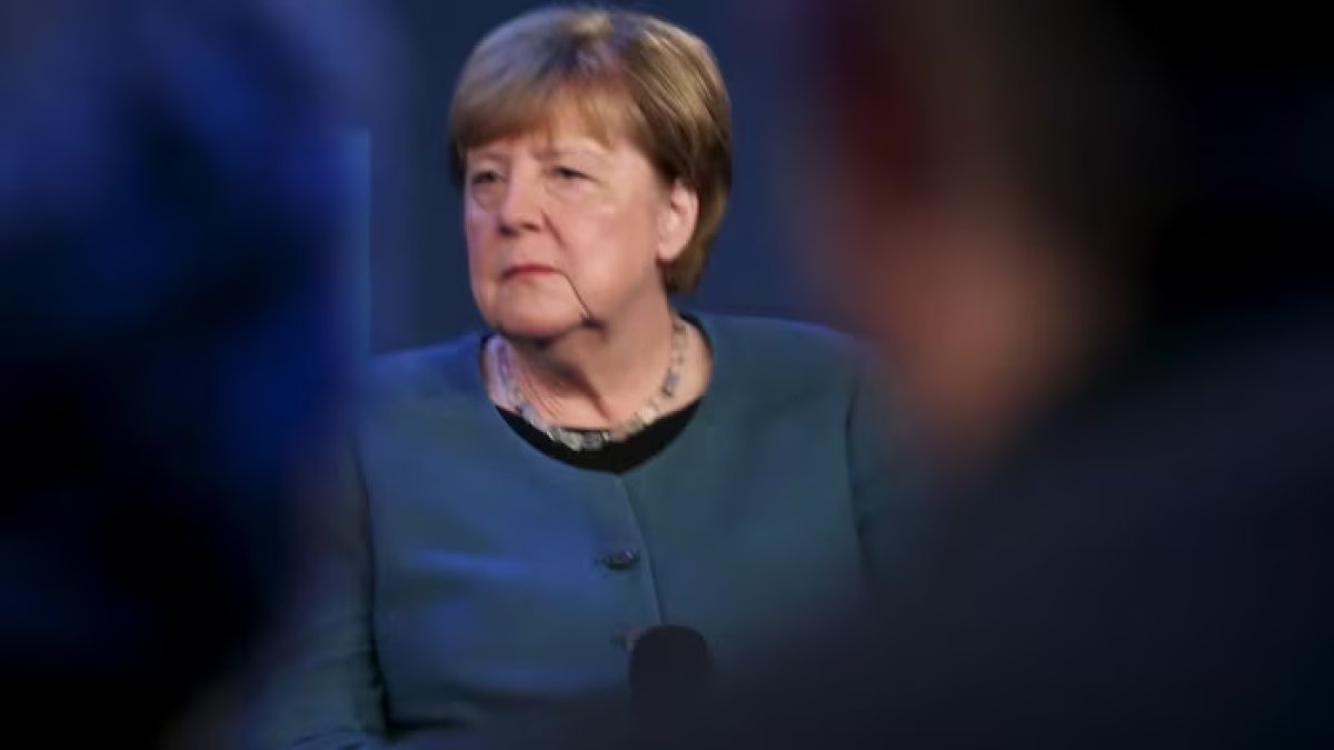 1 Cuu Thu Tuong Angela Merkel Keu Goi Bao Ve Nen Dan Chu Duc