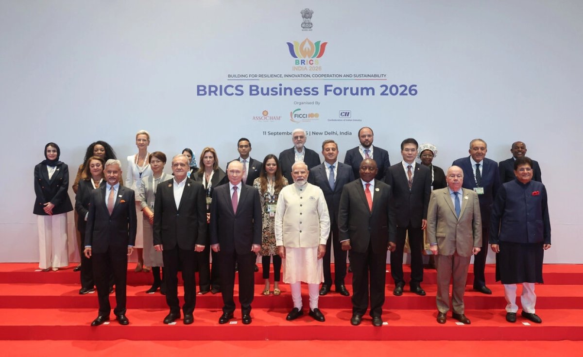 2 Brics Chua Ban Ve Dong Tien Chung