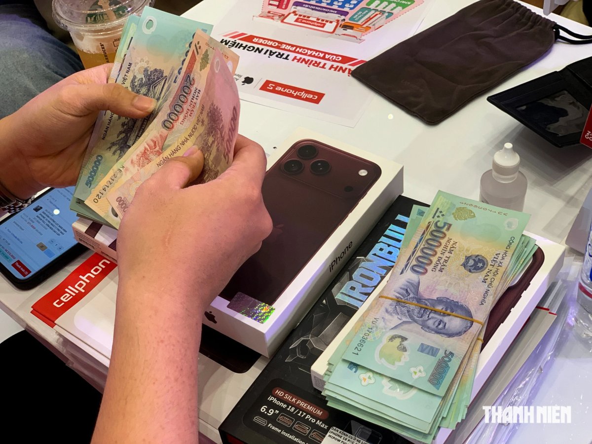 4 Ngay Dau Mo Ban Iphone 18 Pro Nguoi Viet Chen Chan Chi Tram Ti Len Doi Iphone