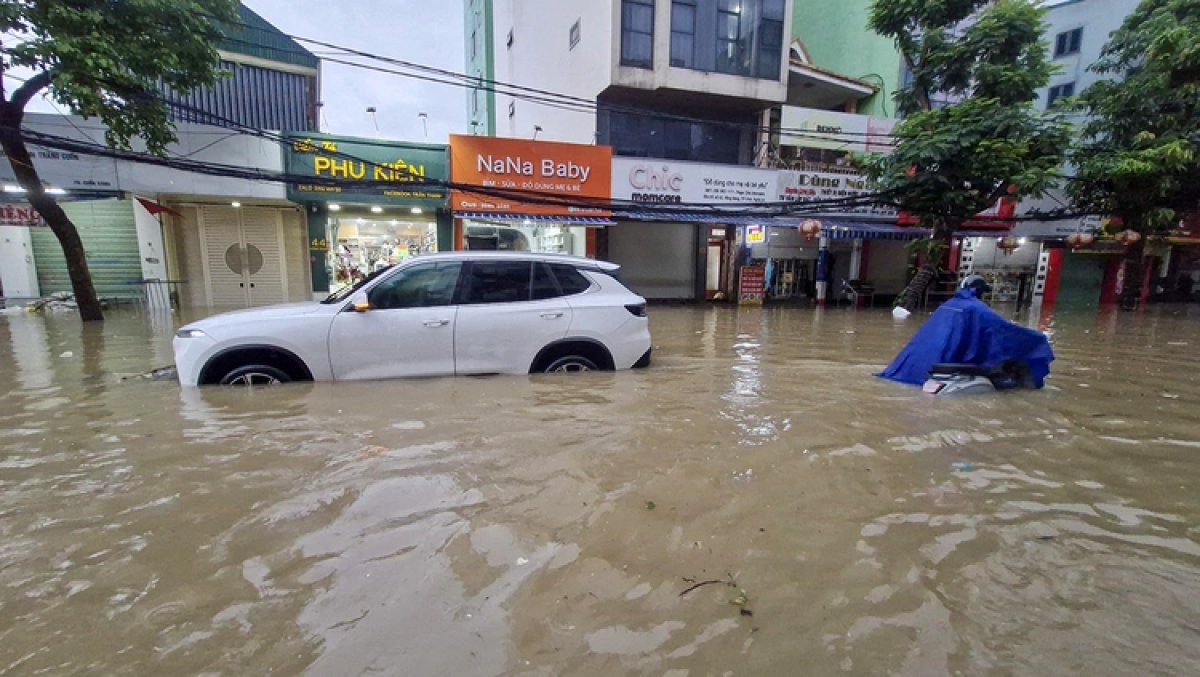 1 Vi Sao Vinh Nhanh Het Ngap Sau Tran Mua Ky Luc 399 Mm