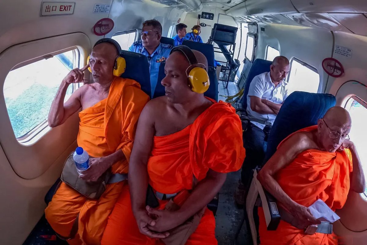 1 Cau Mua Tu Tren May Bay Khi Sri Lanka Huy Dong Ca Khong Quan Chong Han