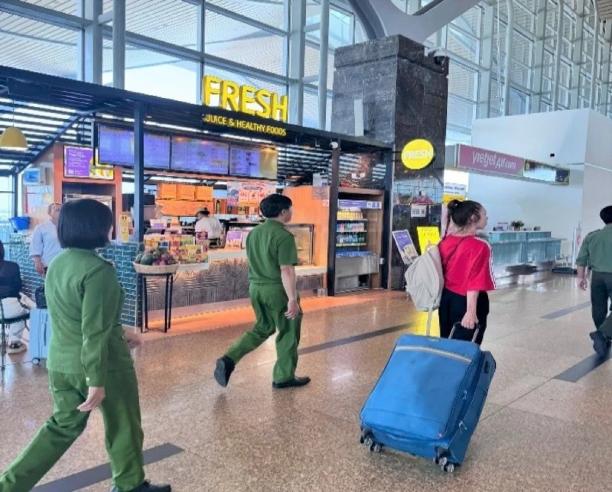 1 Viet Nam Truc Xuat Vinh Vien Mot Nu Du Khach Nga